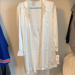 Bathrobe size medium ivory
